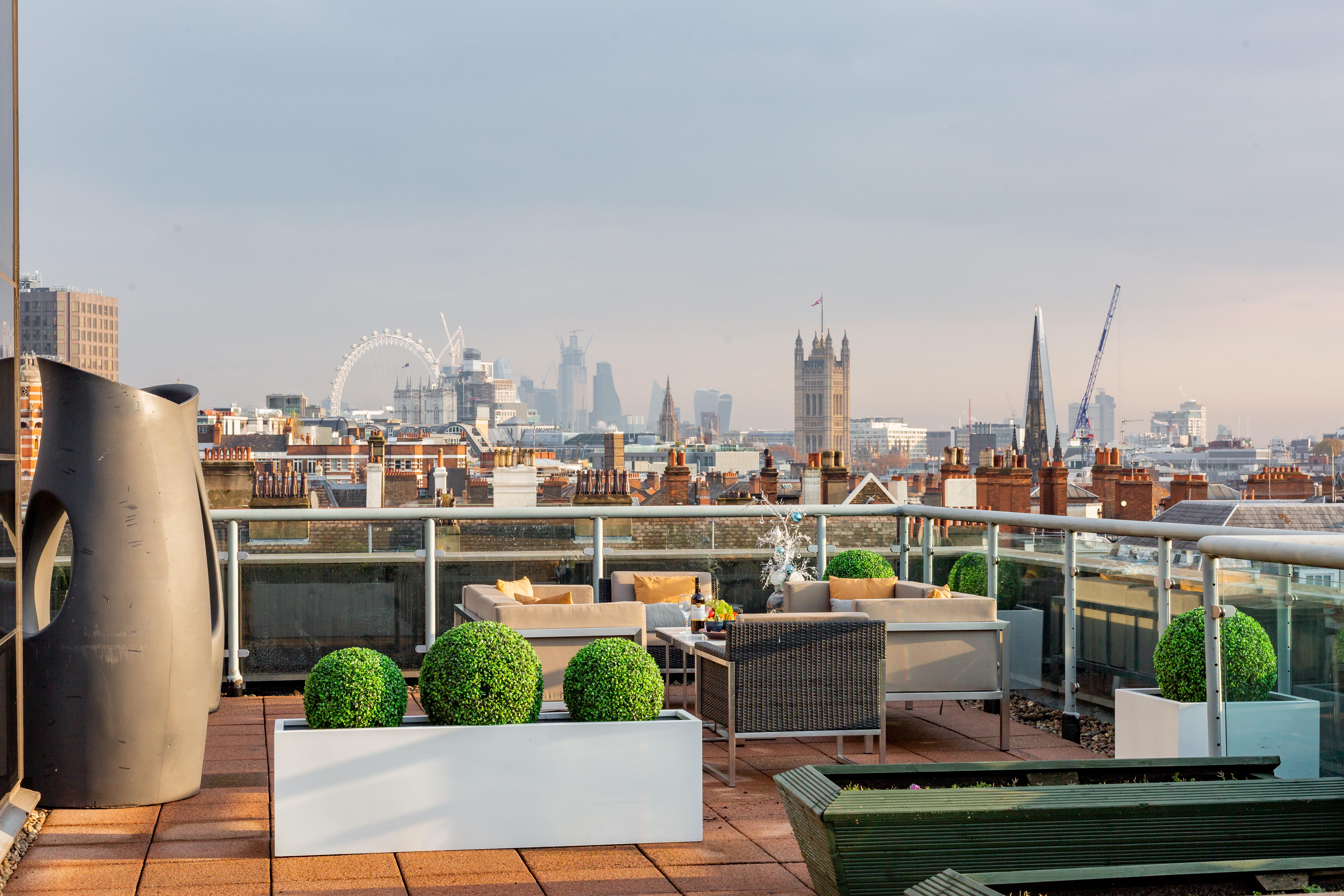 Park Plaza Victoria London Hotel Exterior photo